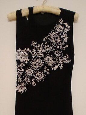 "Guess", Black, Vintage-Style Floral Embroidered Dress With Cut-Out Back Size Sm